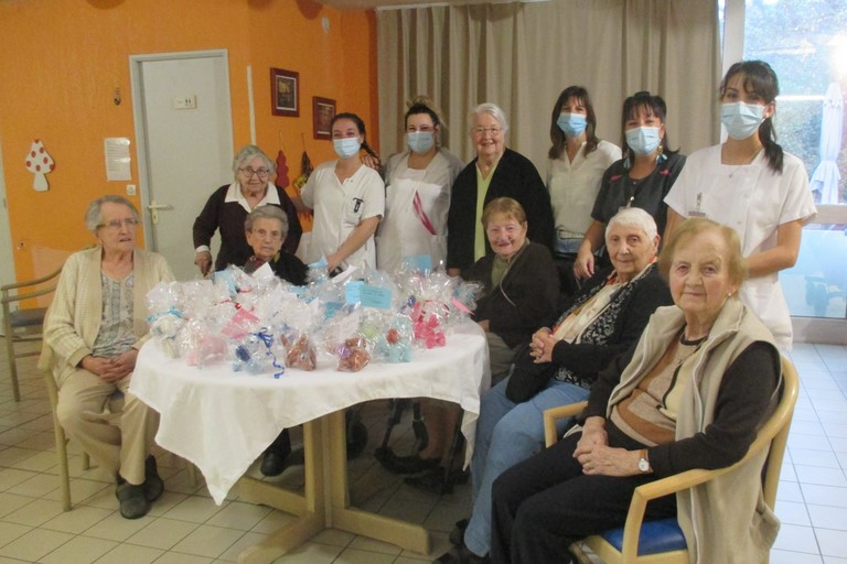 Les TRICOTEUSES Don de chats , à la maternité  Les TRICOTEUSES